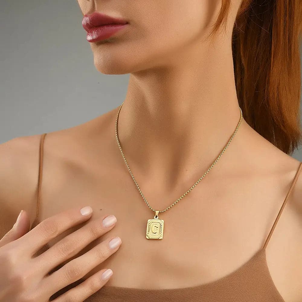 Lost Letter-C Halskette Gold