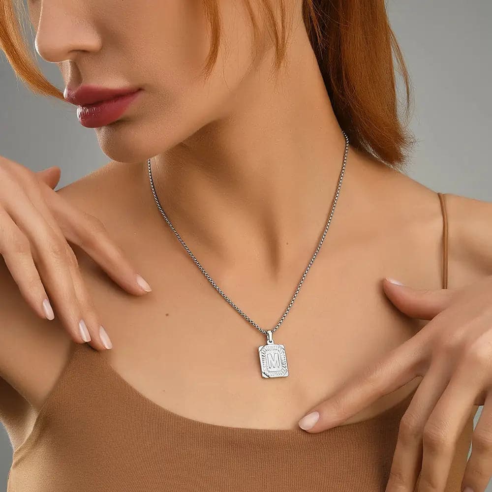 Lost Letter-M Halskette Weiß