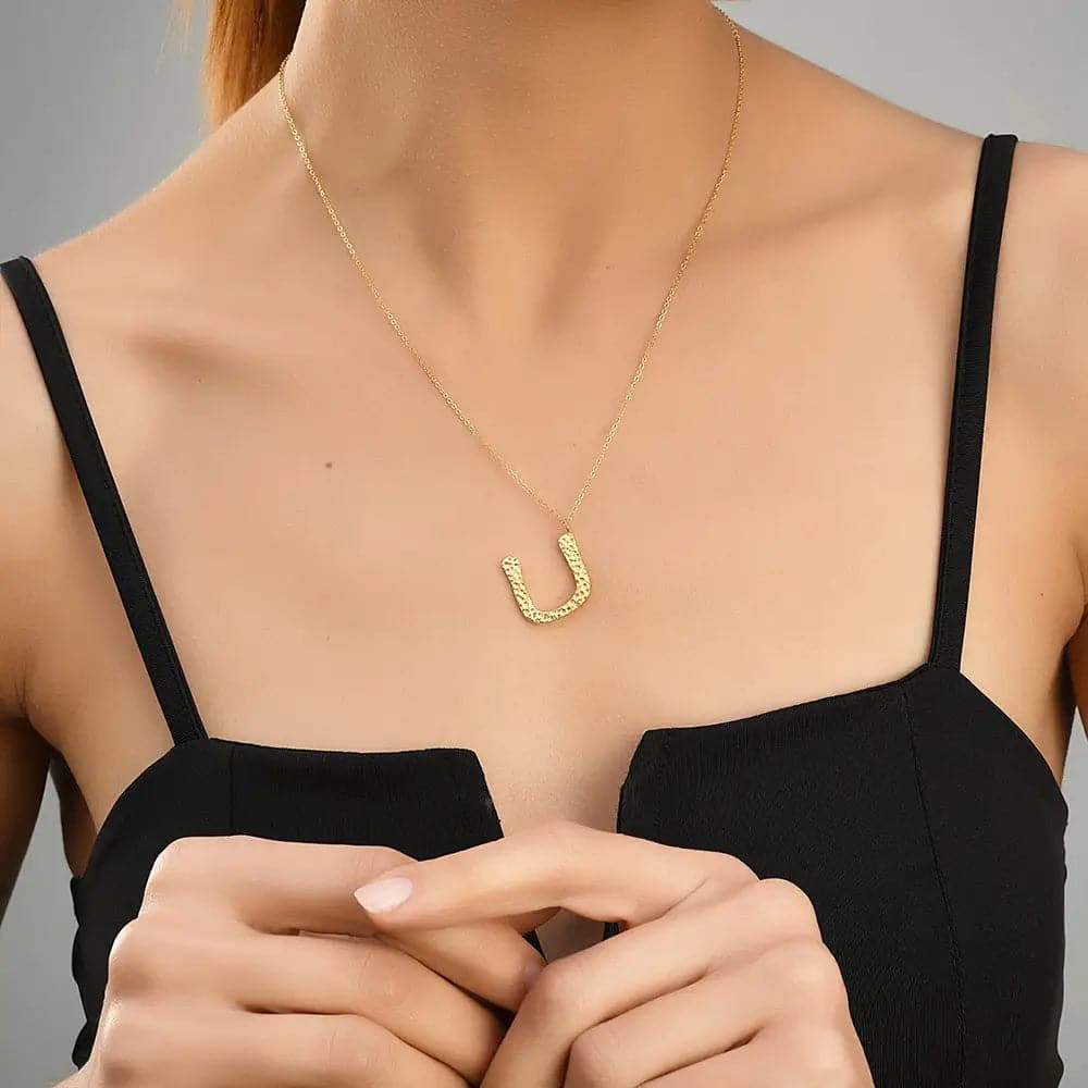 Ropi Letter-U Halskette Gold