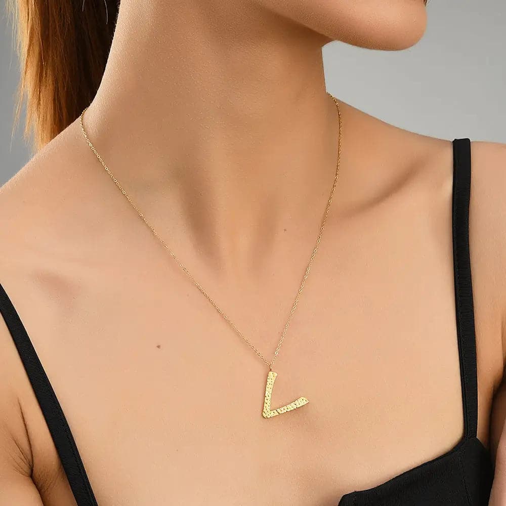 Ropi Letter-V Halskette Gold