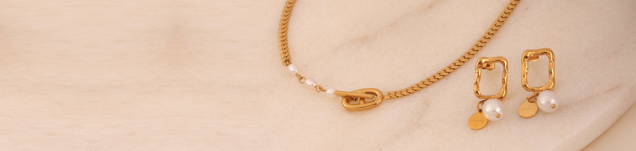 Goldkette mit sichtbarem Verschluss.