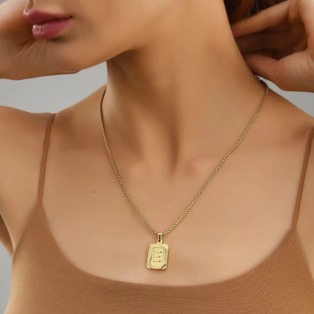 Lost Letter-E Halskette Gold
